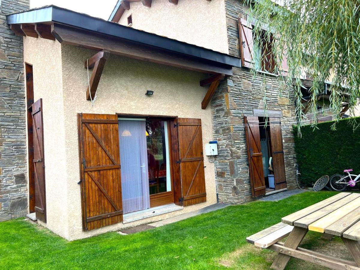Casa Adosada Para Familias En Santa Leocadia Sainte-Léocadie Eksteriør billede